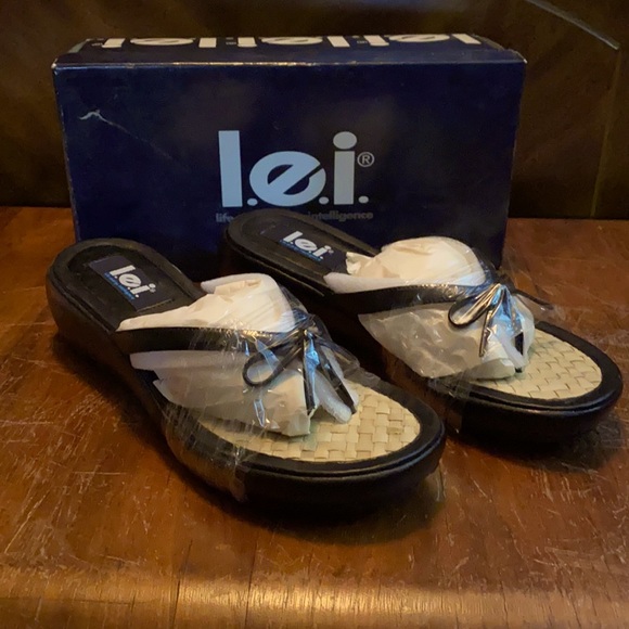 LEI new in box sandals black “fader” - Picture 3 of 8